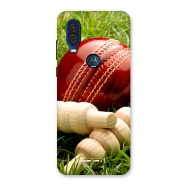 Cricket Ball and Stumps Back Case for Motorola One Vision