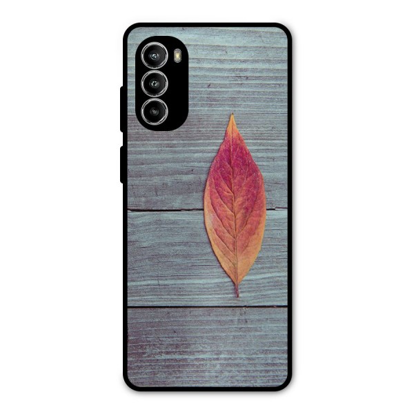 Classic Wood Leaf Metal Back Case for Moto G52