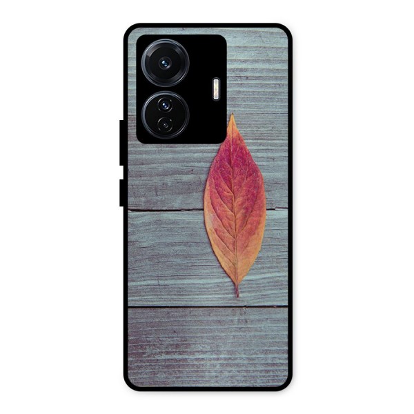 Classic Wood Leaf Metal Back Case for iQOO Z6