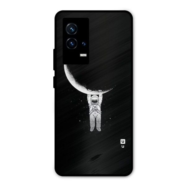 Hanging Astronaut Metal Back Case for iQOO 9 5G
