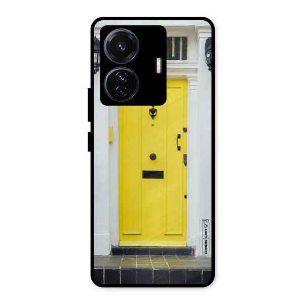 Yellow Door Metal Back Case for iQOO Z6