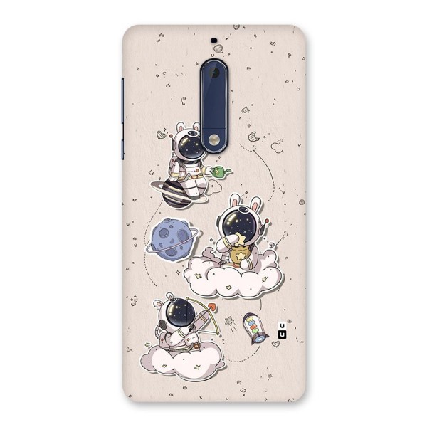 Lovely Astronaut Playing Back Case for Nokia 5