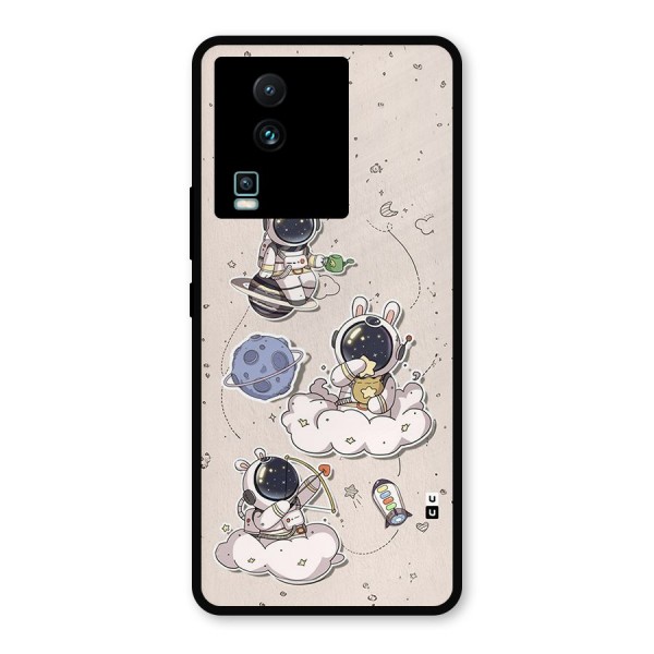 Lovely Astronaut Playing Metal Back Case for iQOO Neo 7 Pro
