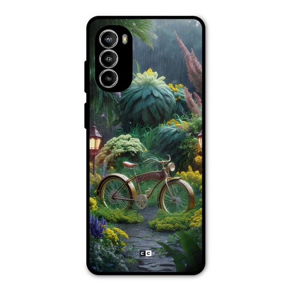 Vintage Cycle In Garden Metal Back Case for Moto G52